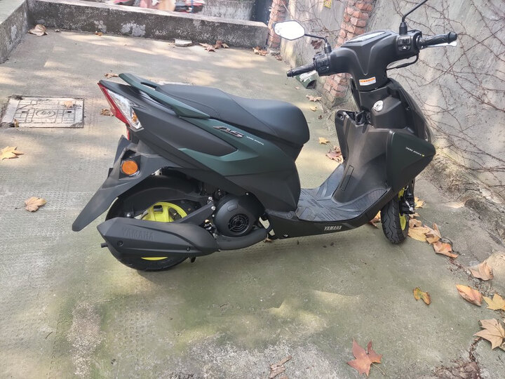 飞鹰雅马哈jym125t-2a:"油耗丧心病狂,差不多9分一公里,500公里换了次