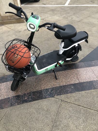 爱玛小蜜豆:"很好看 也很小巧 618买的 虽说等了半个多月才拿到车车