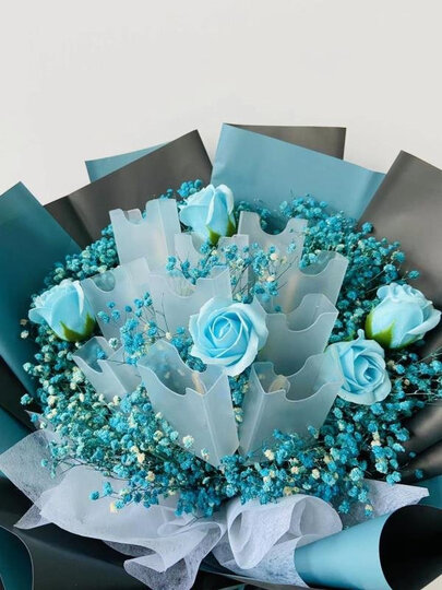 很大的一束满天星 放上对象平时喜欢的烟 美美哒