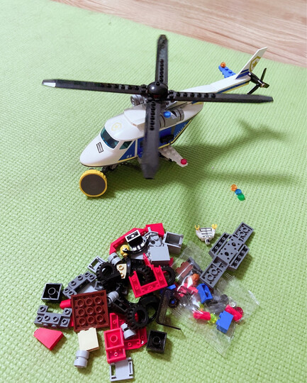 乐高60243:"双十一的时候买了一份送给朋友家小孩了,他俩娃7岁,双十二