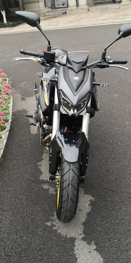 外观本身比较喜欢,城市骑行动力够,声浪无敌,操控好,350的车子骑起来