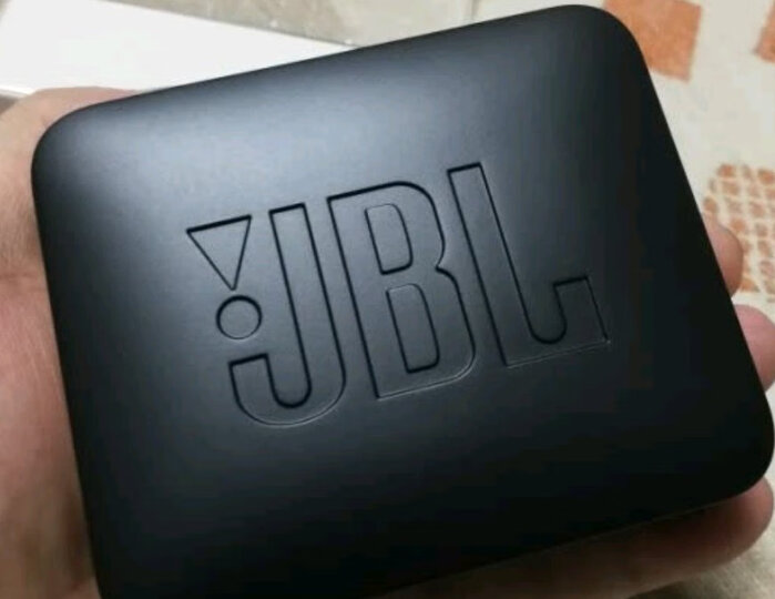 jblgo 2:"外观精巧细腻,做工一流,音质也是很震撼,整体完美,之前在