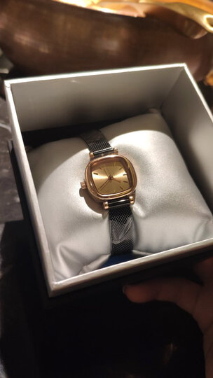 lanzoombremen03:"买这款手表当生日礼物,物流有点慢,当天生日时收到