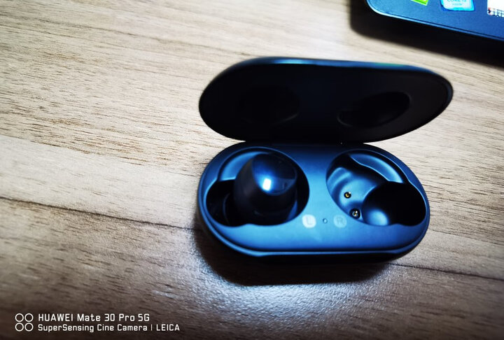 三星galaxy buds:"做工质感:二级做工ok,盒子质感一般续航能力:续航差