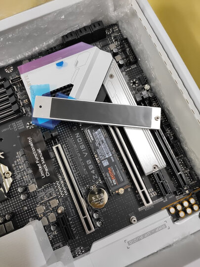 技嘉z490 vision g:"包装保护:包装完好,在原厂包装上再用气囊保护后