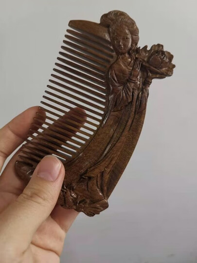 伯莎丹顿(bertha denton):"梳子质量很好,有淡淡的香味,梳头很舒服"