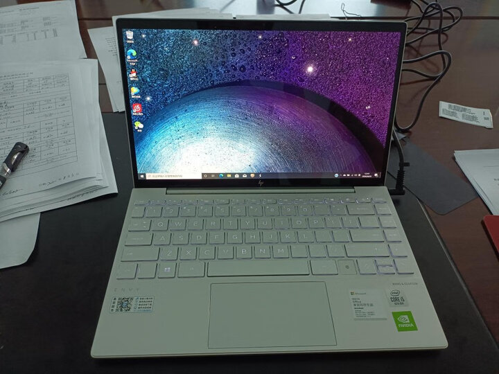 惠普envy13:"样子非常时尚美观,轻便,电池耐用,系统流畅,满意的一次