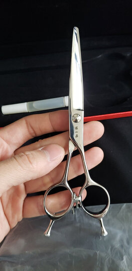 很不错的一把剪刀,用.