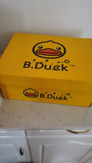 大黄鸭鞋子宝宝很喜欢.