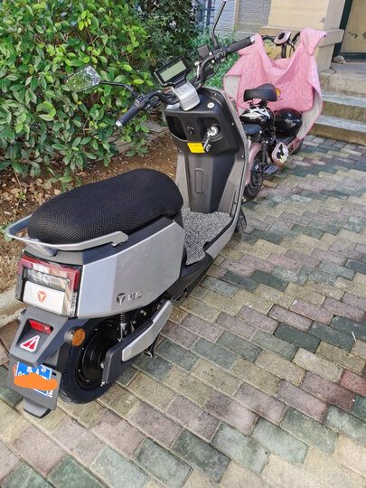 雅迪yd800dqt-6d:"车子质量:结实完美外形外观:时尚 主流外形 看起来