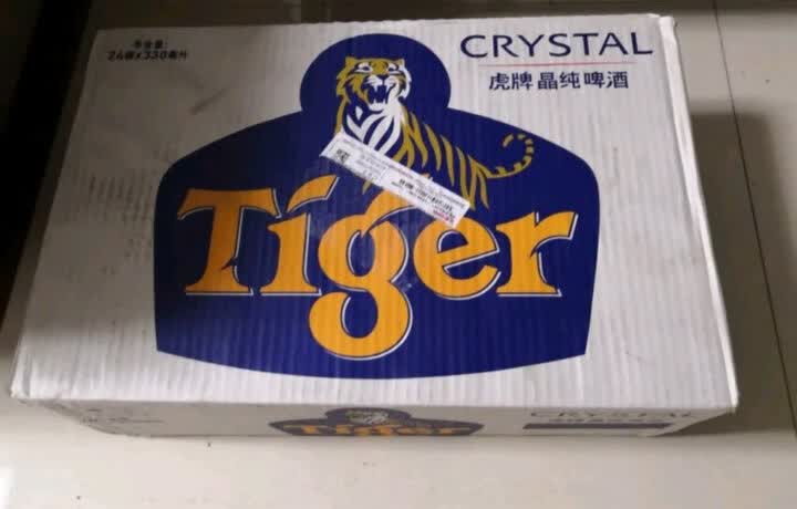 虎牌啤酒(tiger)喜力旗下晶纯 330ml*24听 整箱装在超市买了几瓶,老妈