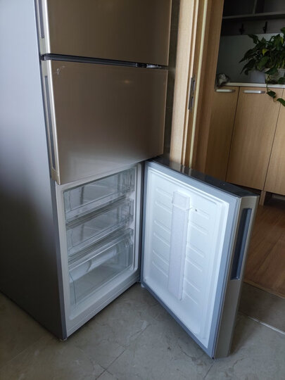 格力(gree)bcd-225wetc:"刚装的新房要添置冰箱,厨房的空间太小,因此