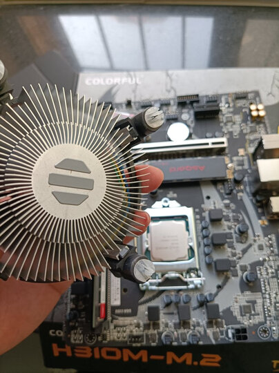 英特尔g5420:"越南产原装散热器还可以呀.还可以吧.