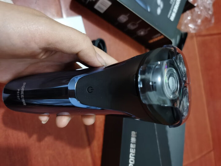 博锐(poree)ps197:"非常不错的一款剃须刀!