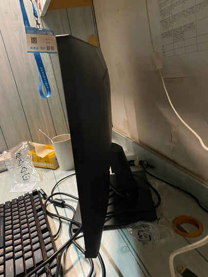 雷神(thunderobot)雷神显示器:"外形外观:外观简洁,设计的一体感很强