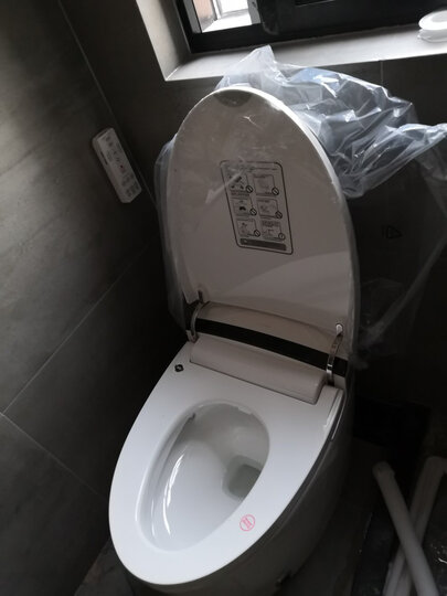 浪鲸(ssww):"马桶很好看,各种功能都齐全,脚触翻盖自动冲水很喜欢!