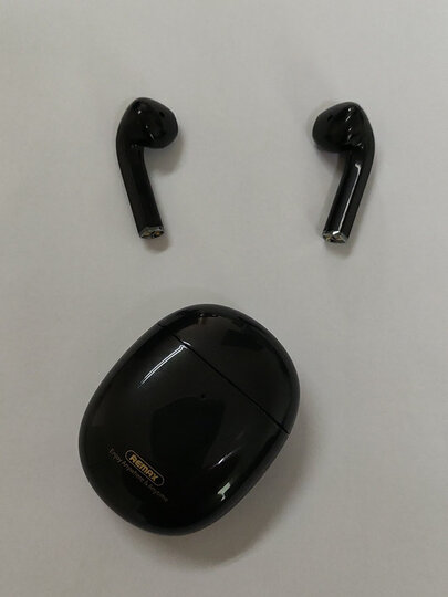 remaxtws-23:"包装很精美,声音很圆润通透,表层烤漆,带磁吸,对比过