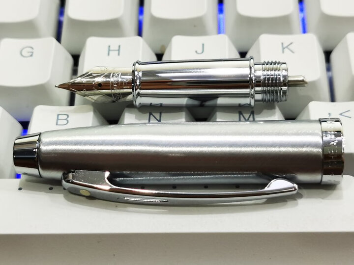 这支犀飞利100钢笔