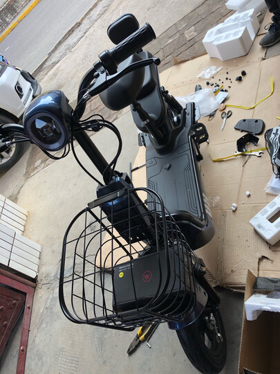 爱玛小苹果:"车子质量:好,颜色正外形外观:好看骑行体验:好骑行"