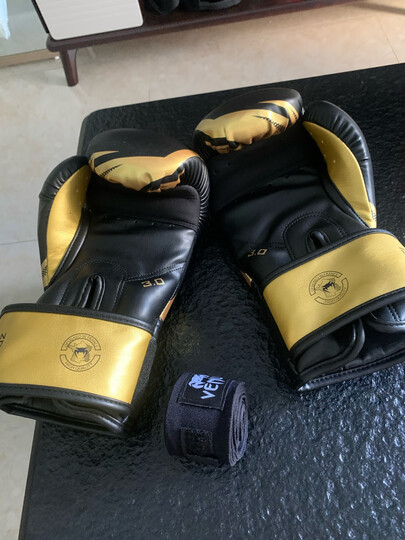 拳套帅气质量过硬 店家服务好 又推荐给了好几个朋友