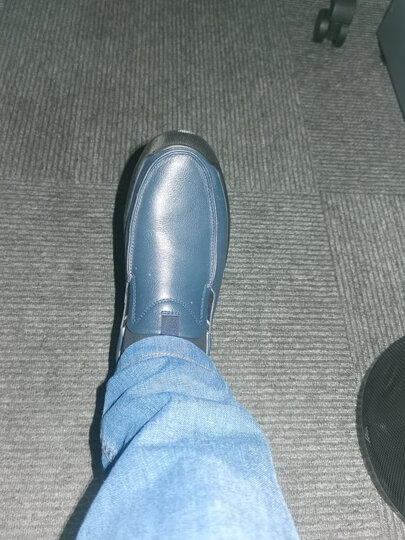 百丽(belle):"之前买错码,后退了,试穿了还不错,这段时间下雨,穿布鞋