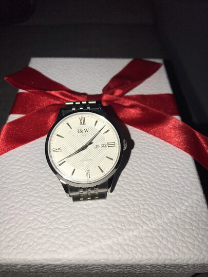 i&w carnival hwguoji:"表盘简洁大方美观,上手绝对比图片好看,带了几