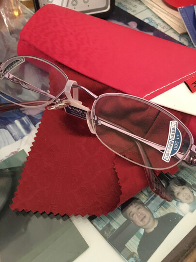 夕阳红jx6015:"在京东商城购买了这款时尚的老花镜,感觉很不错,以前也