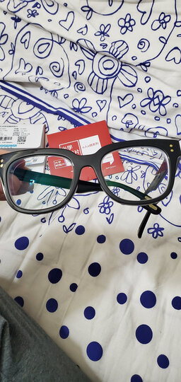 佐森眼镜(zuosen):"镜架很漂亮,也不贵,带上去很稳,不知道是不是因为