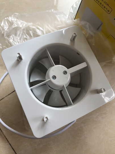 金羚(jinling):"这款卫生间的排气扇设计非常独特,其进风是从前面的
