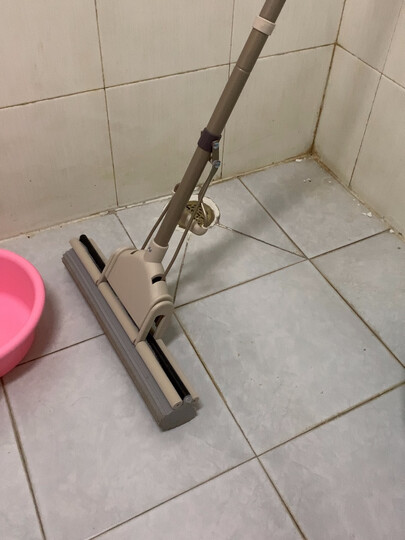 宝家洁拖把:"买的最大尺寸40cm的,拖地轻松了不少,造型简单,非常满意