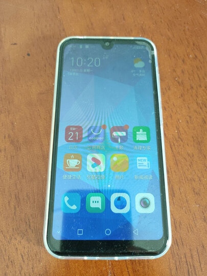 酷派cool 9a:"大小合适,老妈纠结了很久还是觉得留下自己使用,价格