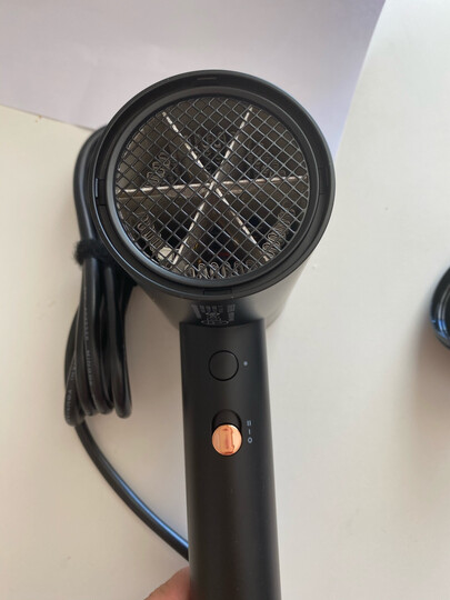 很漂亮的吹风机,小巧.