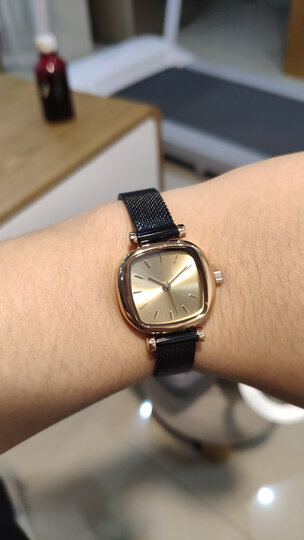 lanzoombremen03:"买这款手表当生日礼物,物流有点慢,当天生日时收到