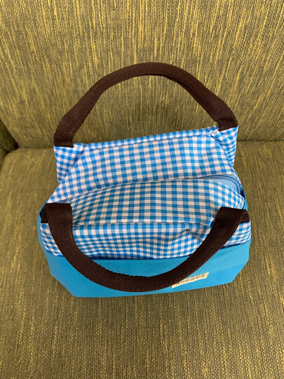 给孩子买的小饭兜,大.