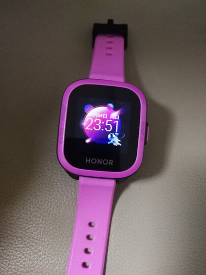 荣耀(honor):"颜色非常漂亮,小孩也非常喜欢,功能比上一个电话手表