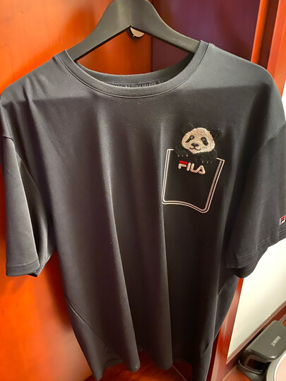 特别喜欢这个熊猫系列的,买过一件熊猫卫衣." - 京东