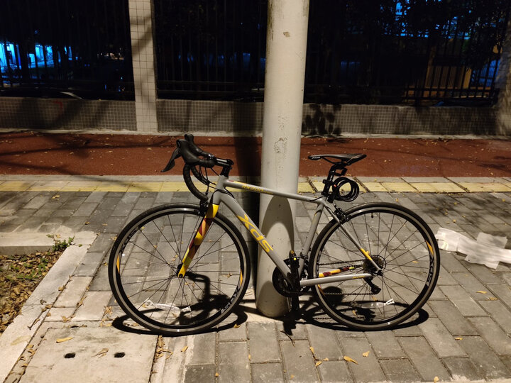 喜德盛公路车rx200pro:"安装难易:变速器自己很难调好,但能用物流速度