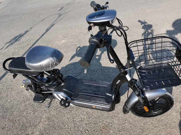 雅迪(yadea)tdt1259z:"骑了一圈回来,很轻盈,刹车灵敏,坐包舒适,总体