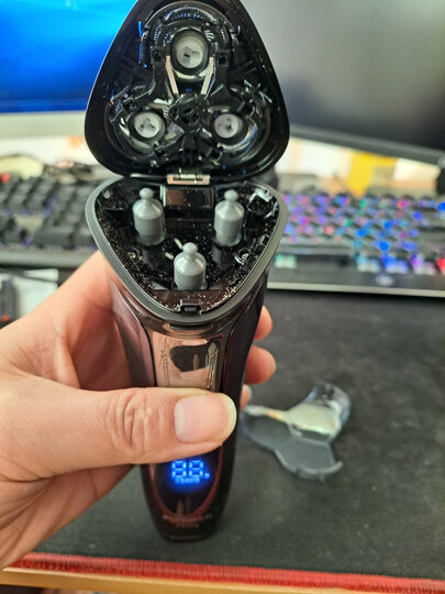 飞科(flyco) 男士电动剃须刀 全身水洗干湿双剃刮胡刀剃胡刀胡须刀快