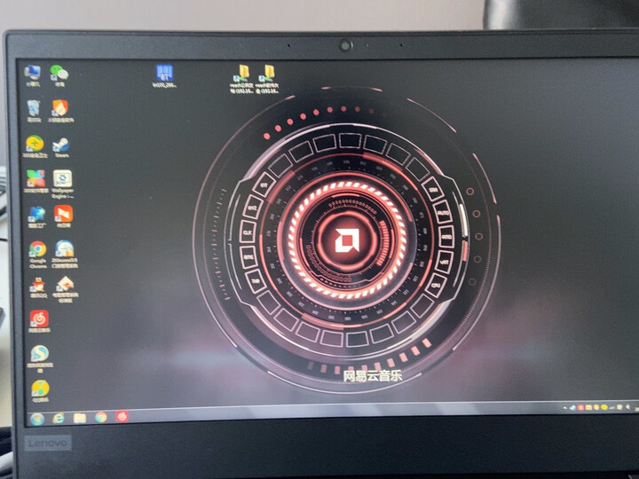 thinkpad:"运行速度:开机速度快,打开软件快屏幕效果:屏幕效果好,无