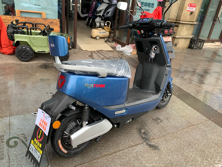 雅迪yd800dqt-11d:"车子质量:这个要时间去证明电池续航:目前拿到车只