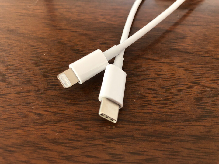 小米小米type-c转lightning数据线(1m):"这很苹果,外观不错,希望耐用"