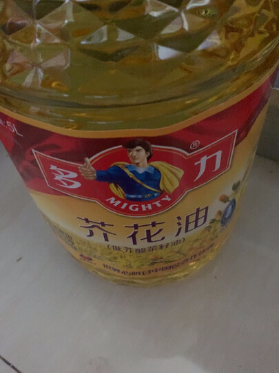多力非转基因芥花油5l:"老爸测评里说的,芥花油更适合炒菜,烟点高