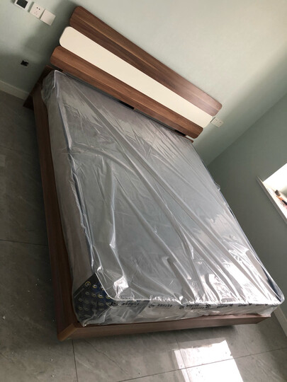 垃圾,床龙骨是胶合板的,很容易断,框架是密度板的