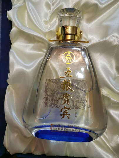 五粮液五粮贵宾蓝晶整箱:"包装不错,还没喝,回头再评讲." - 京东
