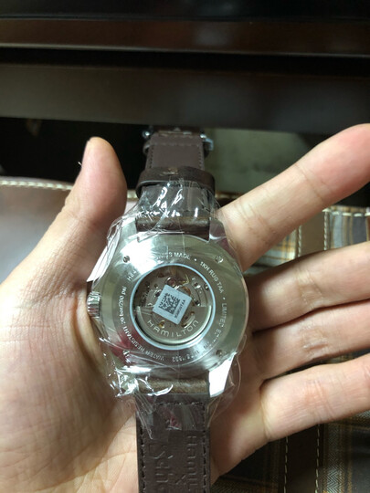 外形外观非常有质感表带材质皮革很厚实机芯类型h30待验证精准程度刚