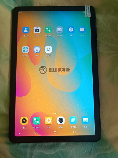 酷比魔方iplay40:"画面很清晰,反应也很快,超薄!喜欢!