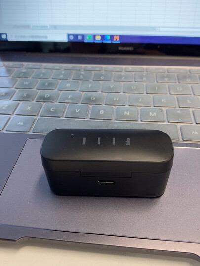 fiilt1 lite:"做工质感:以前也没用过蓝牙耳机,感觉还行吧.