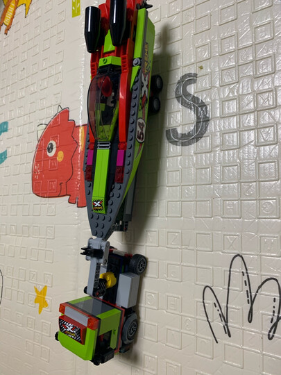 乐高60254:"外形外观:外观设计风格非常独特 这款船 大气磅礴产品包装