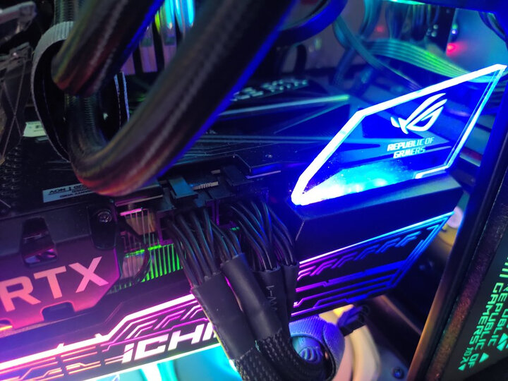 映众geforce rtx 3090冰龙版:"先说外观,如果说帅,30全系显卡就是冰龙